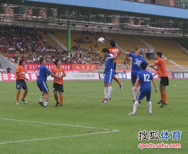  罗斯托克保级关键战，全队众志成城力拼三分